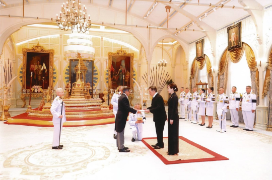 Lao Ambassador Presents Credentials to King Maha Vajiralongkorn
